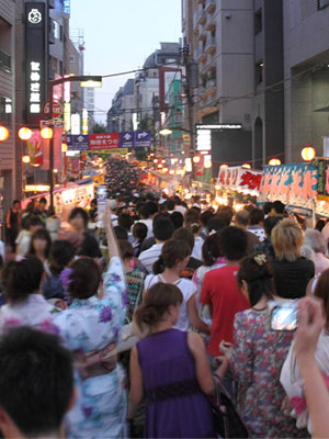 東京都港区麻布十番1丁目9−1付近(2010年8月21日)