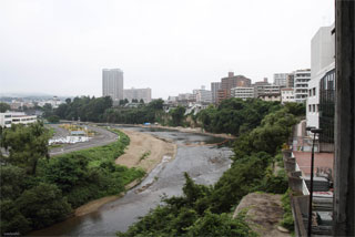 参考:崖の崩落現場の約2km上流